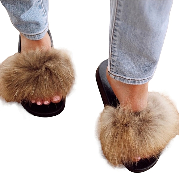 Shoes - 💎Tan Womens Fur Slides💎